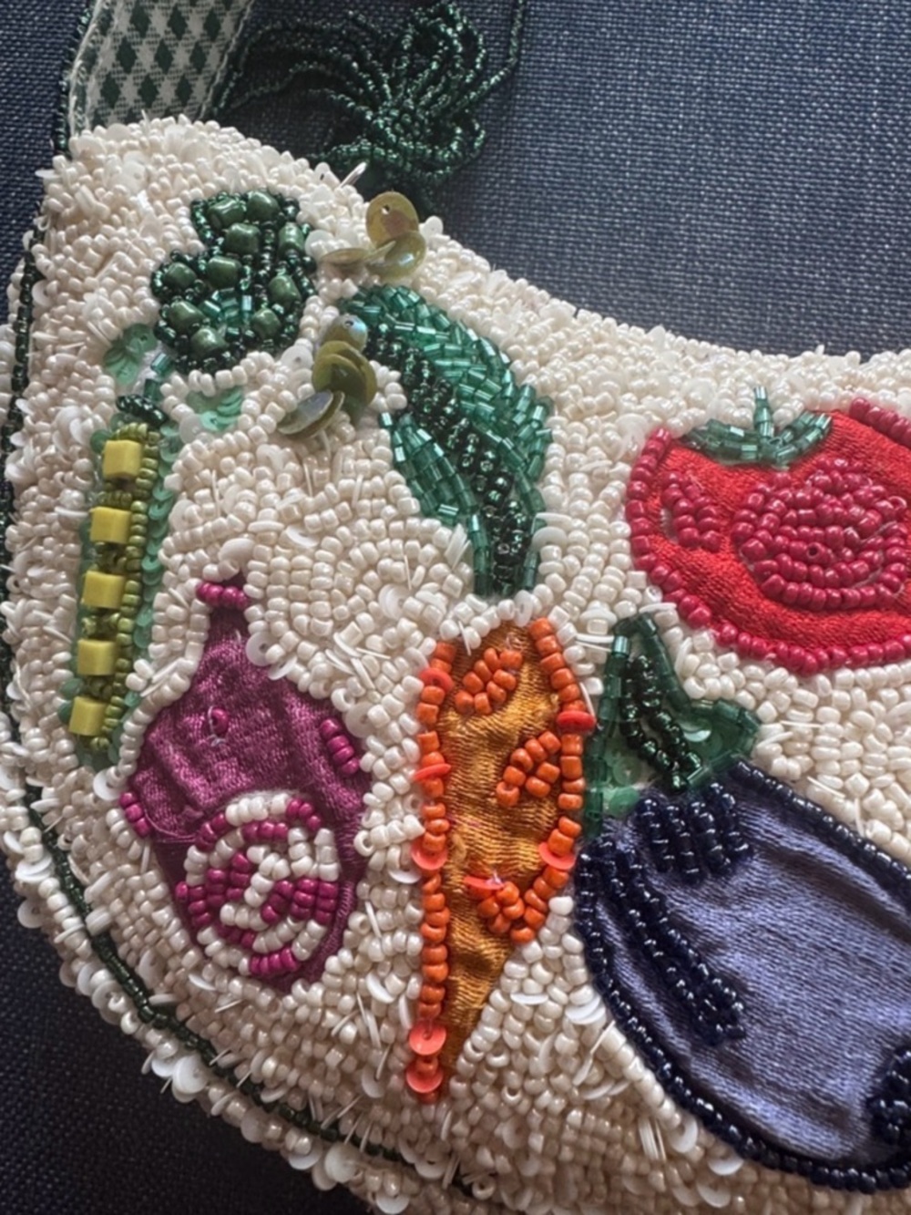 Viral Beaded Bag! NWT Garden Vegetable Shoulder Bag - Picture 4 of 11
